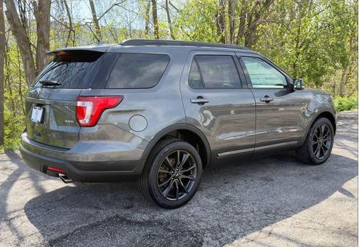 Magnetic Metallic 2019 Ford Explorer XLT