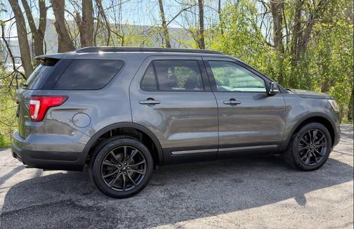 Magnetic Metallic 2019 Ford Explorer XLT