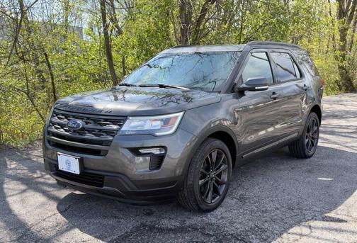 Magnetic Metallic 2019 Ford Explorer XLT