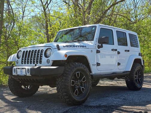 Bright White Clearcoat 2017 Jeep Wrangler Unlimited Smoky Mountain 4x4