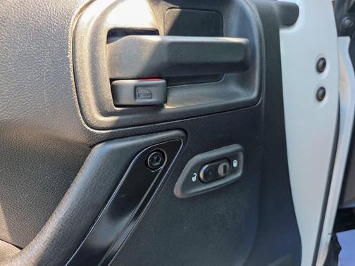 Bright White Clearcoat 2017 Jeep Wrangler Unlimited Smoky Mountain 4x4