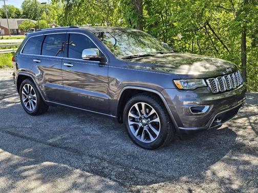Granite Crystal Metallic Clearcoat 2017 Jeep Grand Cherokee Overland