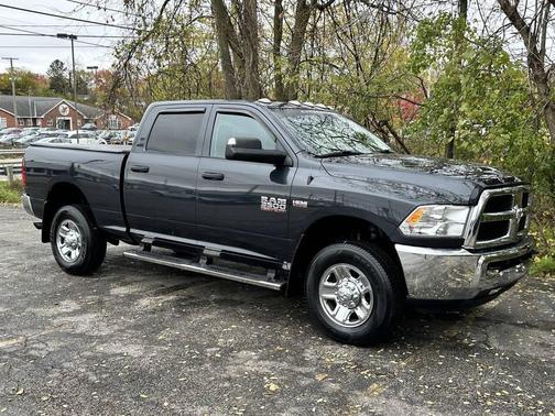 2017 RAM 3500 Tradesman 4x4 4dr Crew Cab 6.3 ft. SB SRW Pickup