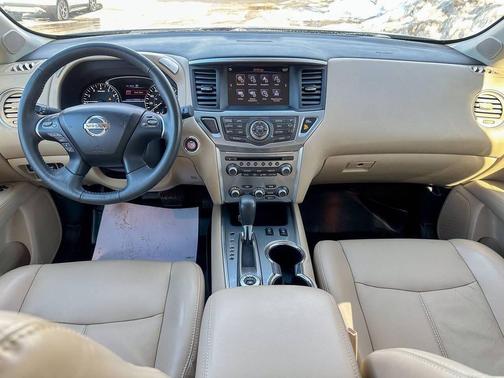 2017 Nissan Pathfinder SL