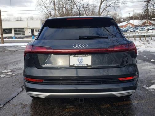 2019 Audi e-tron Prestige