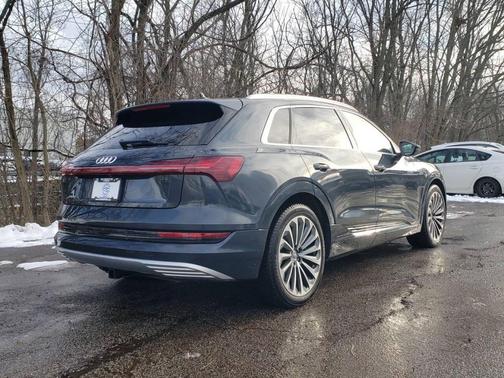 2019 Audi e-tron Prestige