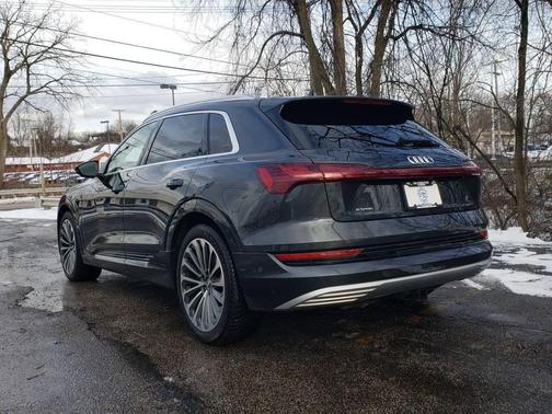 2019 Audi e-tron Prestige
