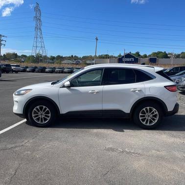 Oxford White 2020 Ford Escape SE