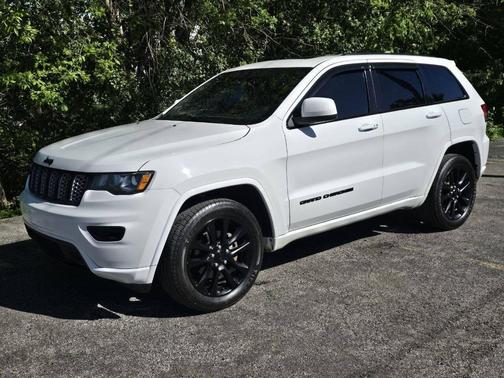 Bright White Clearcoat 2019 Jeep Grand Cherokee Altitude