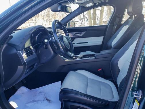 2017 Jaguar XF 35t R-Sport