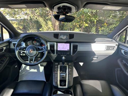 2018 Porsche Macan Base AWD 4dr SUV
