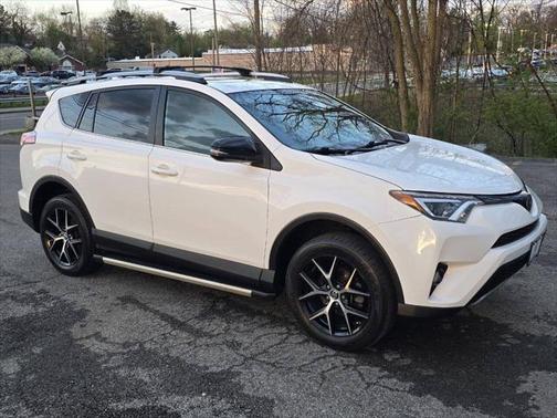 2017 Toyota RAV4 SE