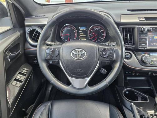 2017 Toyota RAV4 SE