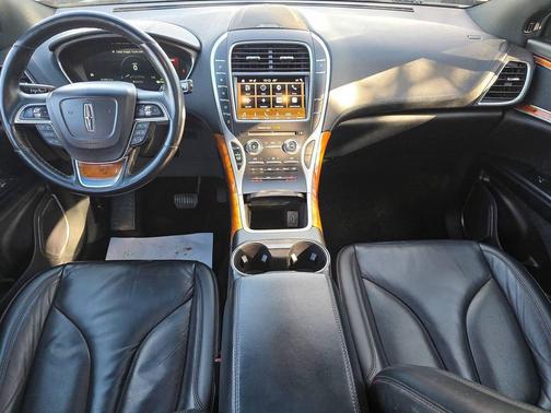 2019 Lincoln Nautilus Select