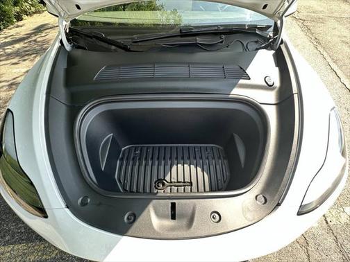 2022 Tesla Model Y Long Range AWD 4dr Crossover