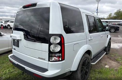Yulong White Metallic 2016 Land Rover LR4 Base