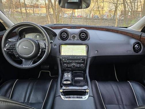 2018 Jaguar XJ XJ R-Sport