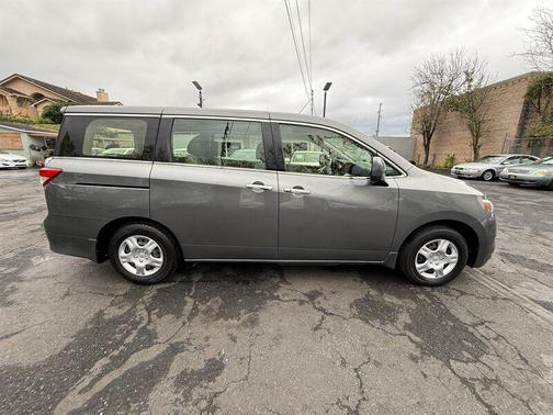 Gun Metallic 2016 Nissan Quest SV