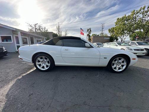 2000 Jaguar XK8 Base