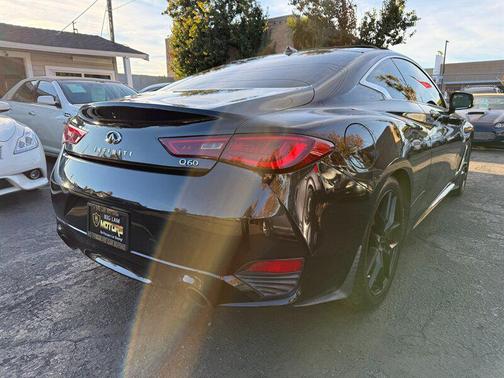 2017 INFINITI Q60 2.0t Premium