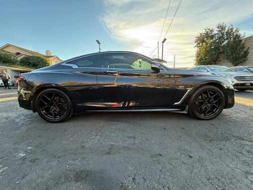 2017 INFINITI Q60 2.0t Premium