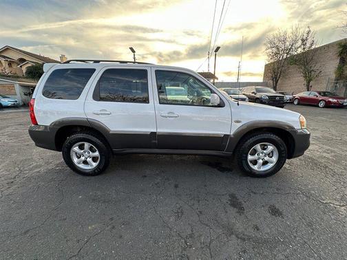 2005 Mazda Tribute s