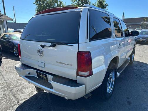 2004 Cadillac Escalade Base