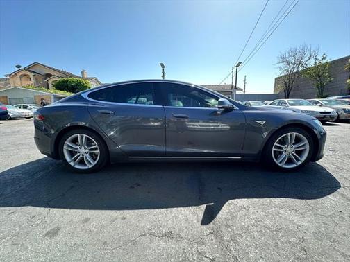 2015 Tesla Model S 85D