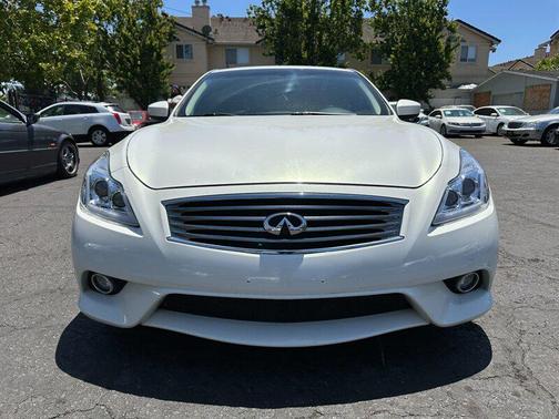 2011 INFINITI G37 Sport
