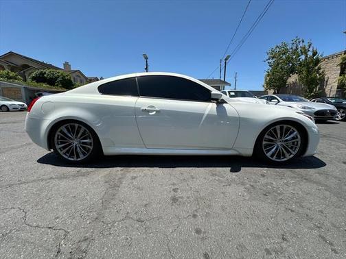 2011 INFINITI G37 Sport