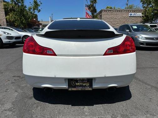 2011 INFINITI G37 Sport