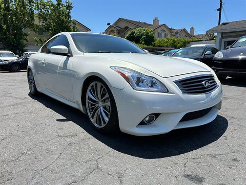 2011 INFINITI G37 Sport