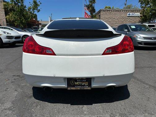 2011 INFINITI G37 Sport