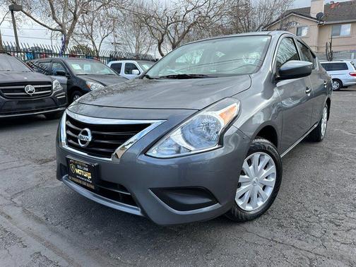 2017 Nissan Versa 1.6 S+