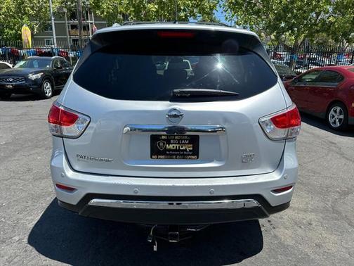 2016 Nissan Pathfinder SL