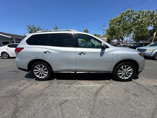 2016 Nissan Pathfinder SL