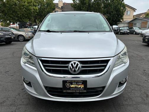 2010 Volkswagen Routan SEL Premium