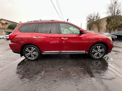 2017 Nissan Pathfinder Platinum