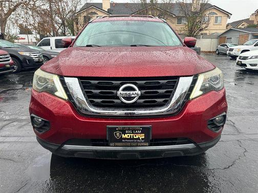 2017 Nissan Pathfinder Platinum