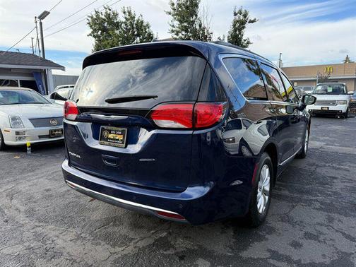 2017 Chrysler Pacifica Touring