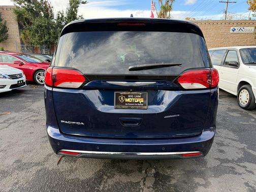 2017 Chrysler Pacifica Touring
