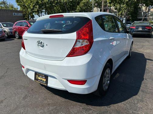 2016 Hyundai Accent SE