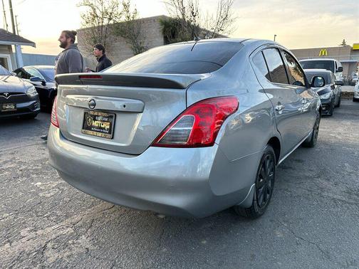 2014 Nissan Versa 1.6 SV