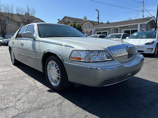 2006 Lincoln Town Car Signature