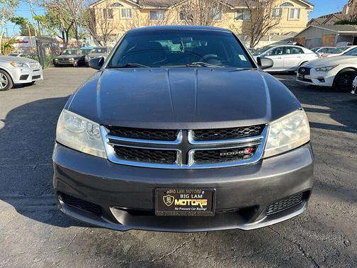 Granite Crystal Metallic Clearcoat 2014 Dodge Avenger SE