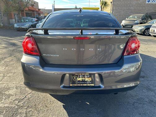 Granite Crystal Metallic Clearcoat 2014 Dodge Avenger SE
