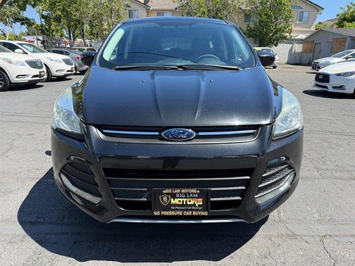Tuxedo Black Metallic 2015 Ford Escape SE