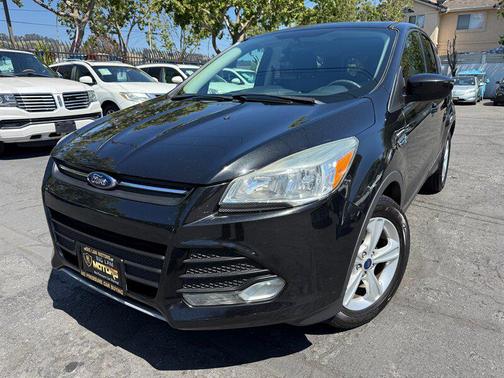 Tuxedo Black Metallic 2015 Ford Escape SE