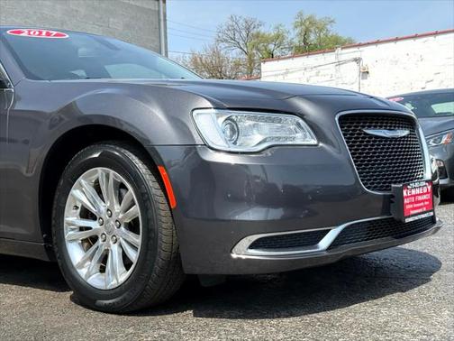 2017 Chrysler 300 Limited