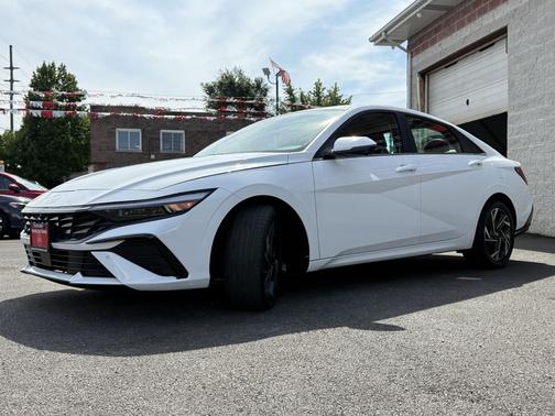 2024 Hyundai ELANTRA Limited